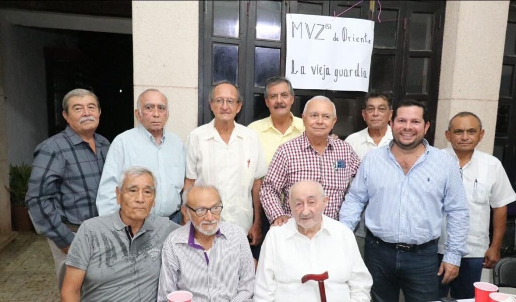 Jorge Díaz Loeza celebra al decano Don Francisco Conde Medina
