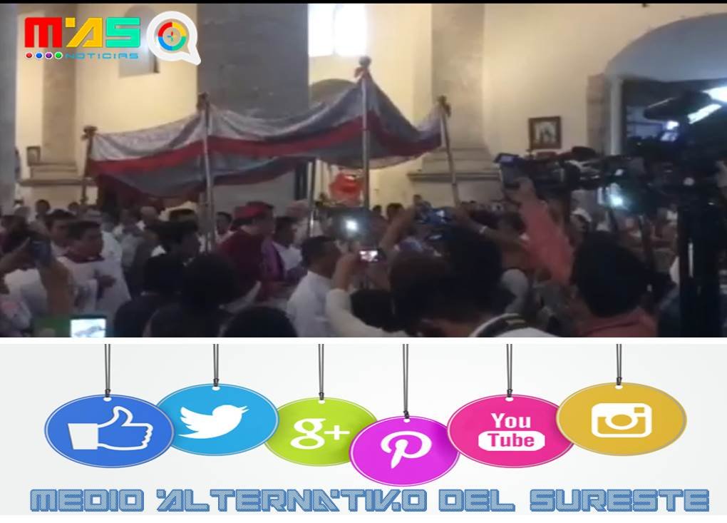 arzobispo entra a la catedral