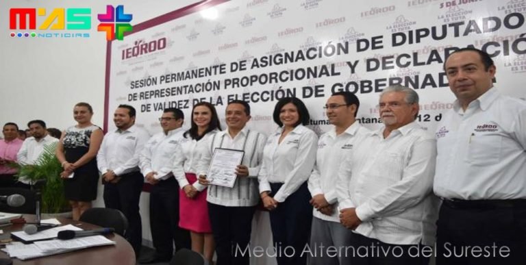 Carlos Joaquín recibe constancia como gobernador electo de Quintana Roo