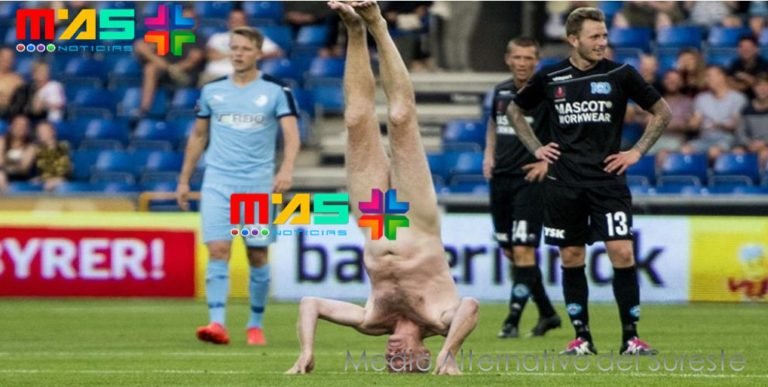 Exjugador danés hace el pino desnudo en pleno partido
