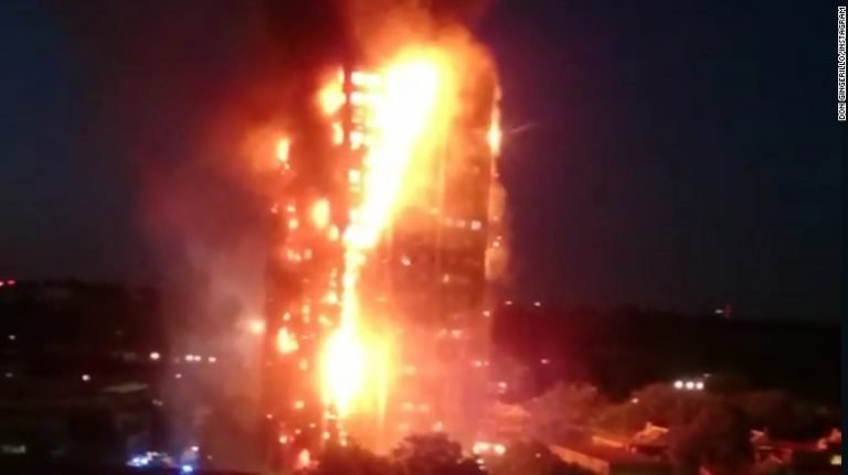 12 muertos en el incendio de un edificio de apartamentos en Londres