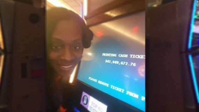 Mujer demanda a un casino que le ofreció un filete en lugar de su premio de 43 millones de dólares