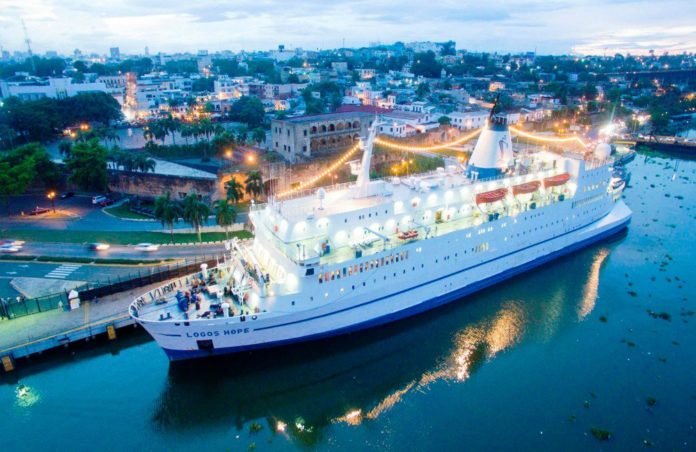 Librería-flotante-Logos-Hope