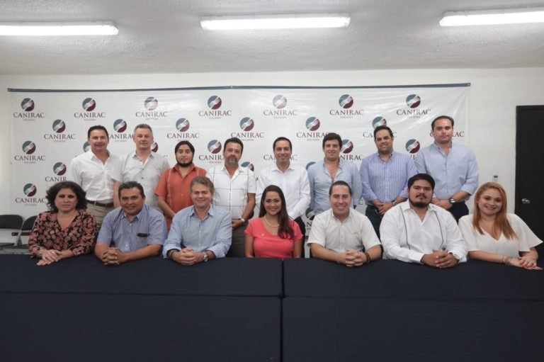 Mauricio Vila Dosal se reúne con integrantes de la CANIRAC @Mauvila