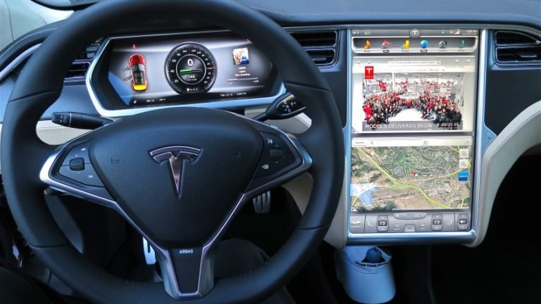 Tesla añadirá juegos de Atari a la pantalla de sus coches en su próxima actualización