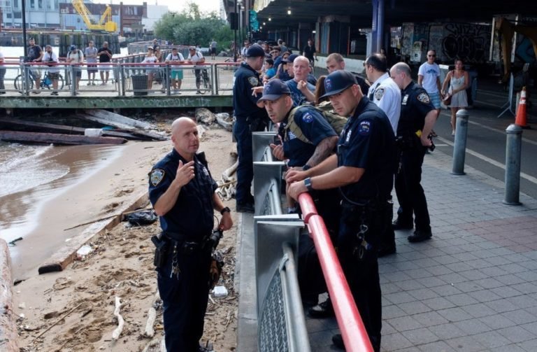 Encuentran el cuerpo de un bebé flotando en un río de Nueva York