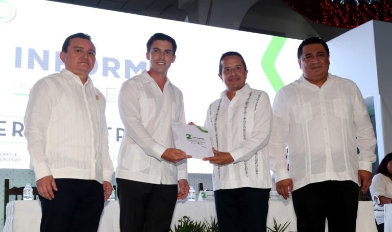 RINDE REMBERTO ESTRADA SU SEGUNDO Y ÚLTIMO INFORME DE GOBIERNO