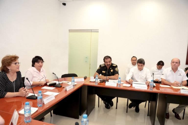 Equipo de transición del Gobernador electo Mauricio Vila Dosal recibe informes de la SSP y FGE