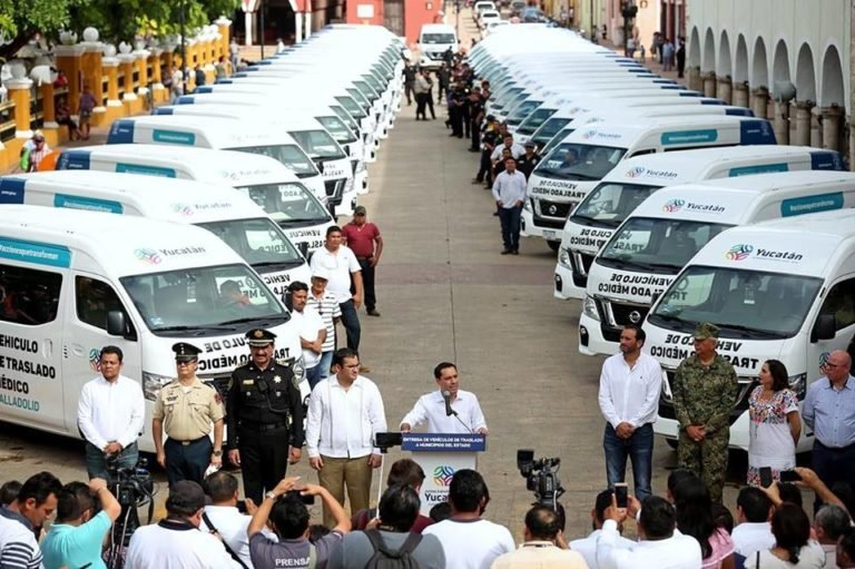 Entrega de vehículos de traslado a municipios del Estado por parte del Gobernador @Mauvila
