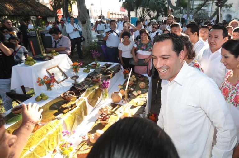 Con más de 100 ofrendas, el Gobernador inaugura Gran Muestra de Altares en la Plaza Grande @Mauvila