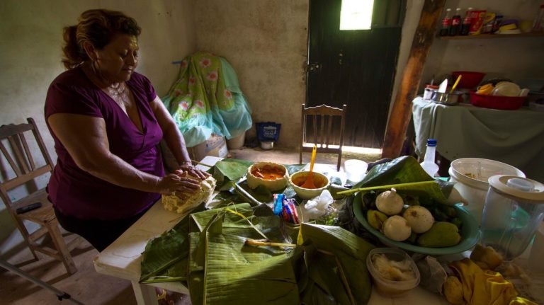 Receta del Mucbipollo «PIB», el manjar de muertos