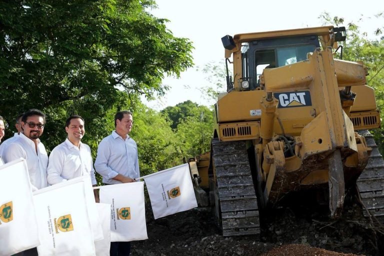 Vila da inicio a construcción de calles en Periférico y anuncia que ahorro anual de 1,000 MDP