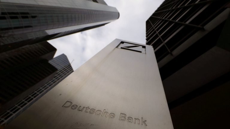 Agentes registran oficinas de Deutsche Bank en investigación por lavado de dinero