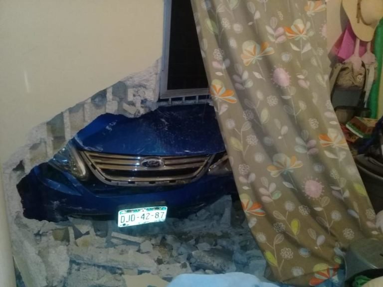 Stratus pierde control y se estampa