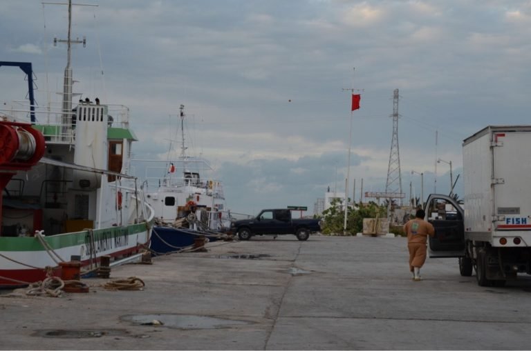 Se ordena cierre del puerto a la navegación por frente frío