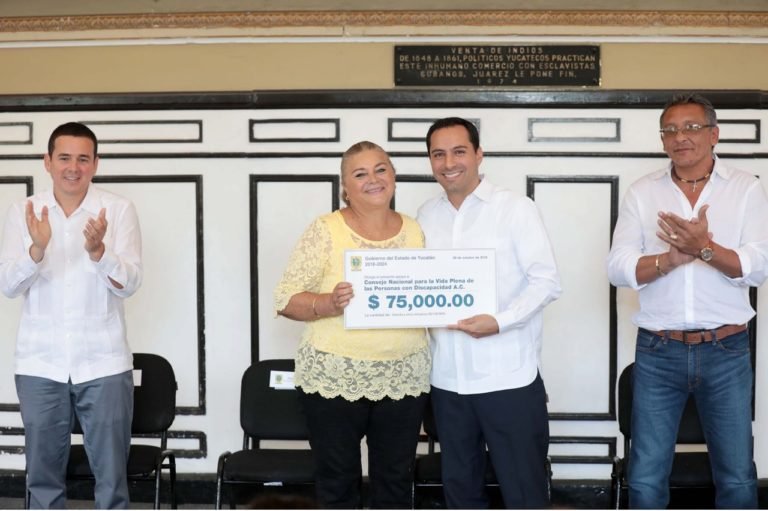El mandatario estatal entrega respaldo económico por 2.5 mdp a instituciones de asistencia @Mauvila