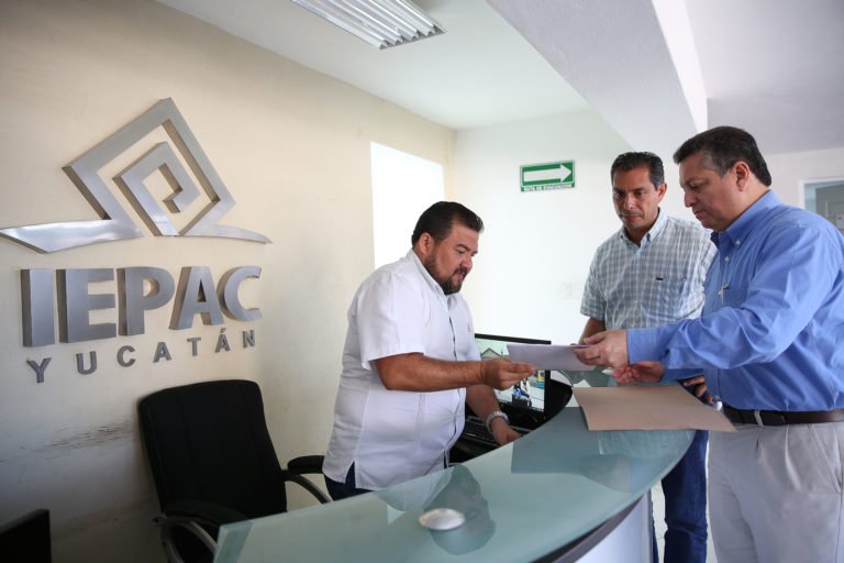 Ayuntamiento de Mérida entrega al IEPAC catálogo preliminar de obras para 2019