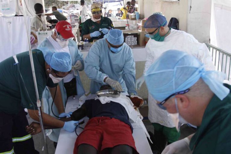 Gobierno contratará médicos cubanos por “déficit de especialistas”