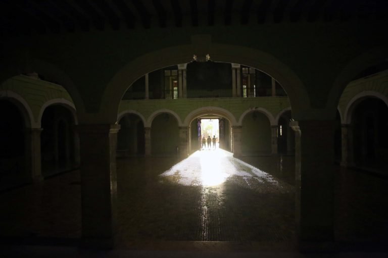Edificios del Gobierno del Estado apagan sus luces en apoyo a la demanda por tarifas eléctricas justas en Yucatán