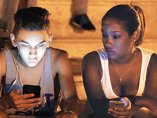 Permiten WiFi en celulares en Cuba