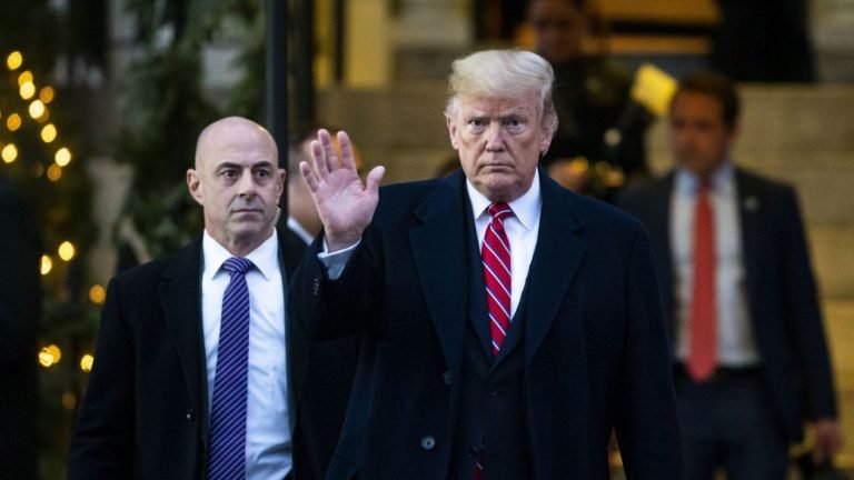 Trump podría enfrentar juicio político y cárcel por pagos secretos: demócratas