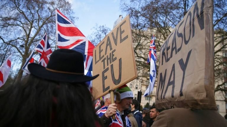 May cancelará votación parlamentaria sobre su acuerdo de Brexit: BBC
