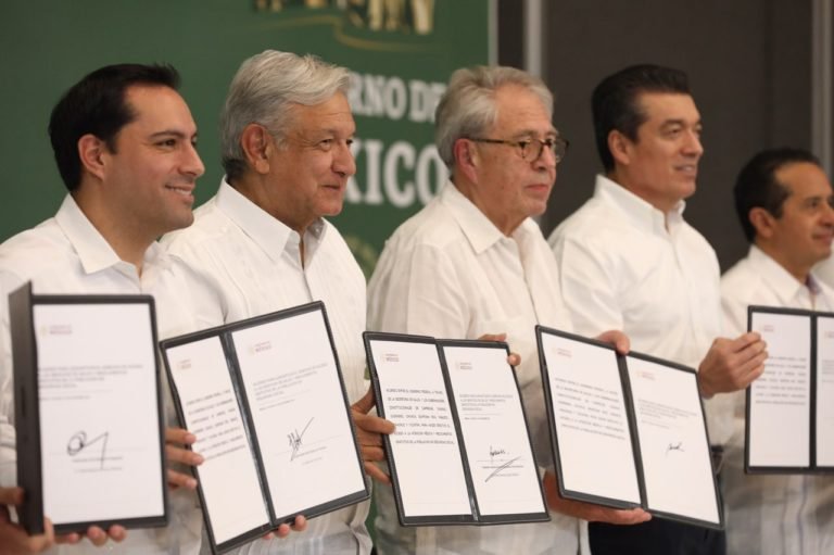 Gobiernos estatal y federal firman acuerdo para mejorar servicios de salud