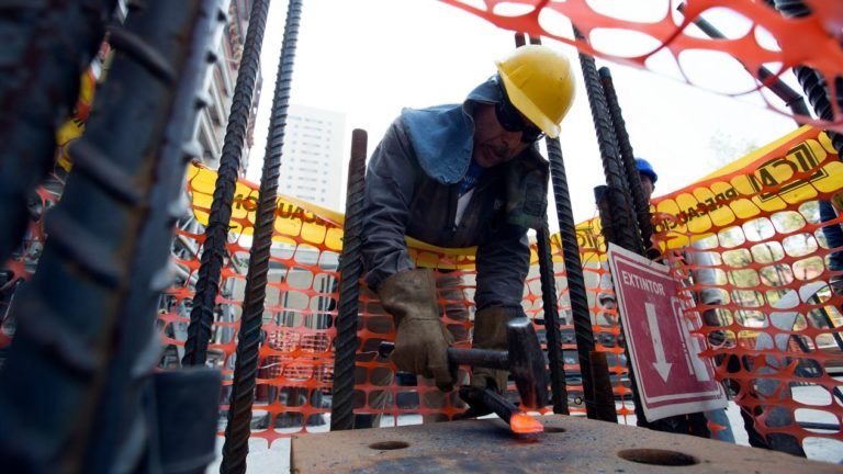 SAT condona adeudos fiscales por 8 mil 445 mdp