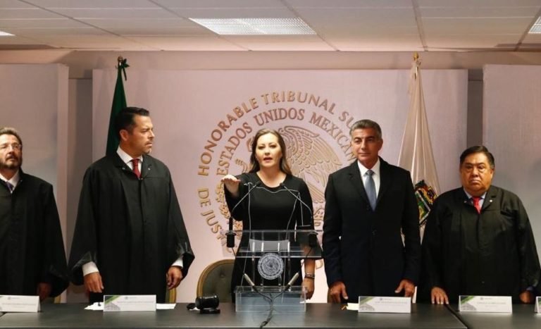 Martha Erika Alonso rinde protesta como gobernadora de Puebla