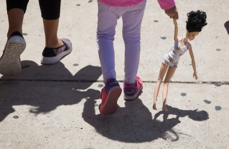 Muere niña migrante guatemalteca por deshidratación tras ser arrestada por la Patrulla Fronteriza