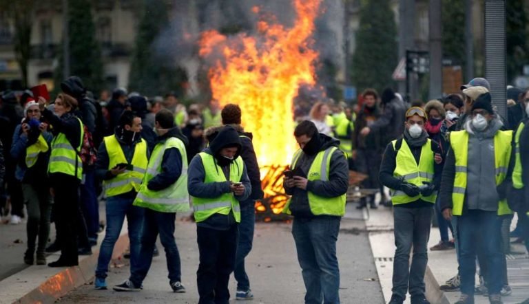Protestas generan más de 2 mil mdd de pérdidas en Francia