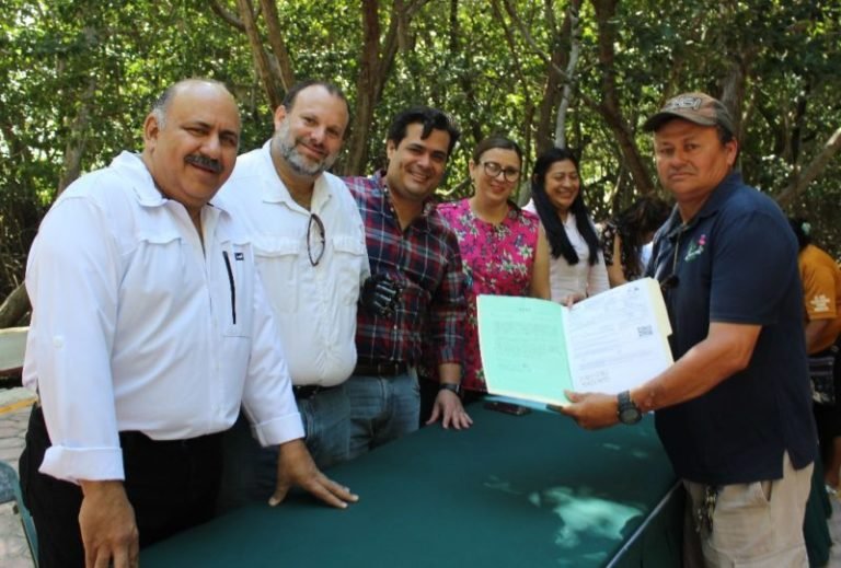 Cumple Gobierno del Estado añeja petición a cooperativas de Celestún