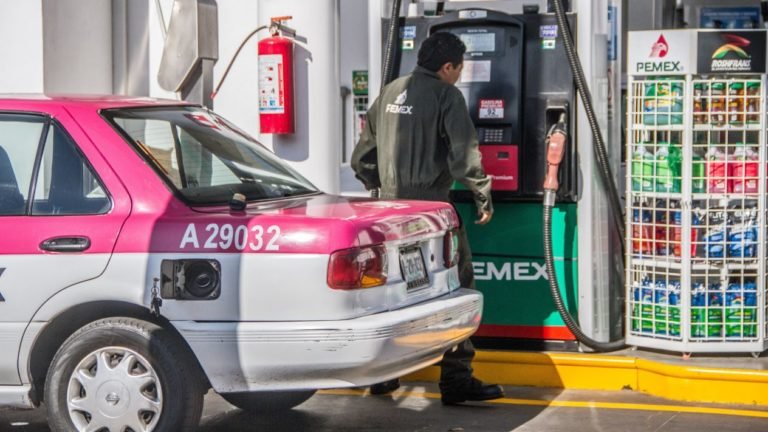 Bajan precios de gasolinas en la primera semana de 2019