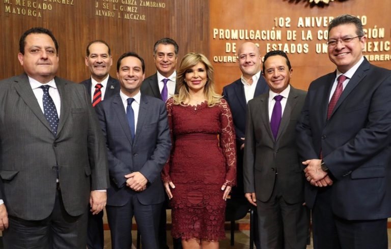 Gobernador @Mauvila asiste a ceremonia de aniversario de la Constitución Política mexicana