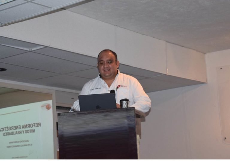 Manuel Fernández Ponce, habla sobre los retos que enfrentan los egresados universitarios