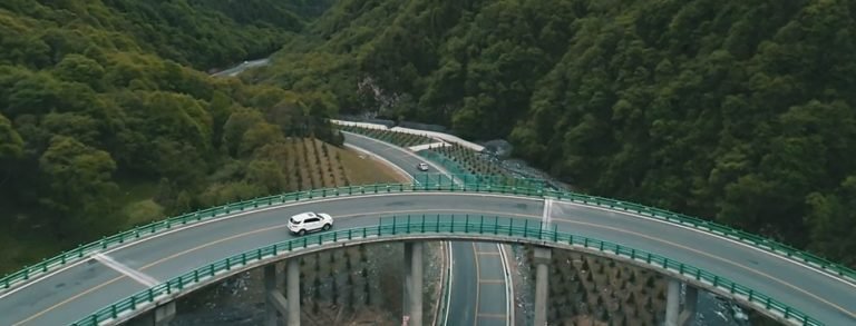 China inaugura autopista en la cual no se cortó ningún árbol