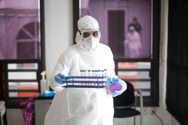 México rebasa las 25 mil muertes y 200 mil casos de coronavirus