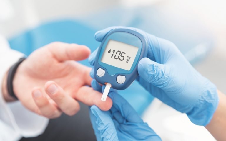 Crean un medidor de glucosa con el que no es necesario pincharse la piel