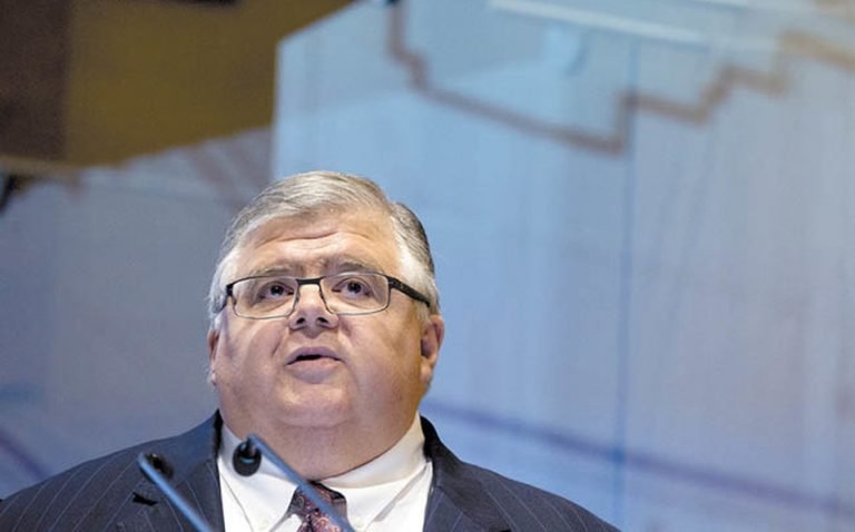 Carstens alerta que covid-19 traerá más dificultades económicas para las familias