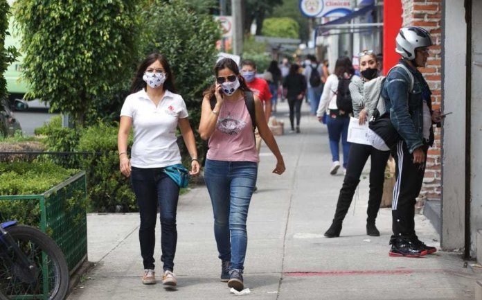 ciudad-mexico-gente-sale-calle_0_24_1054_655