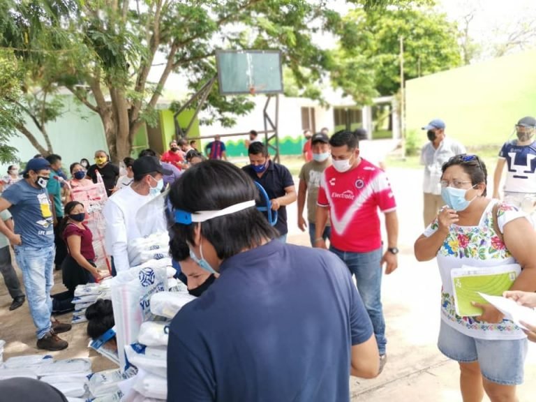 Docente cuestionan la medidas sanitarias por parte de la SEGEY sobre la entrega de paquetes escolares