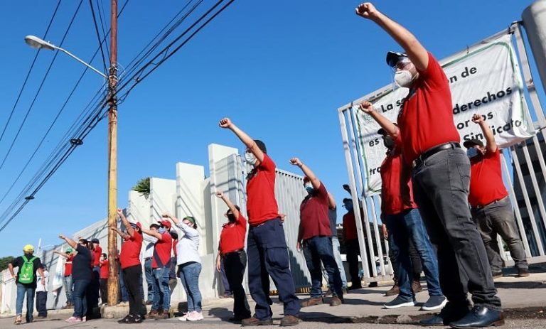 Telefonistas amenazan con estallar huelga