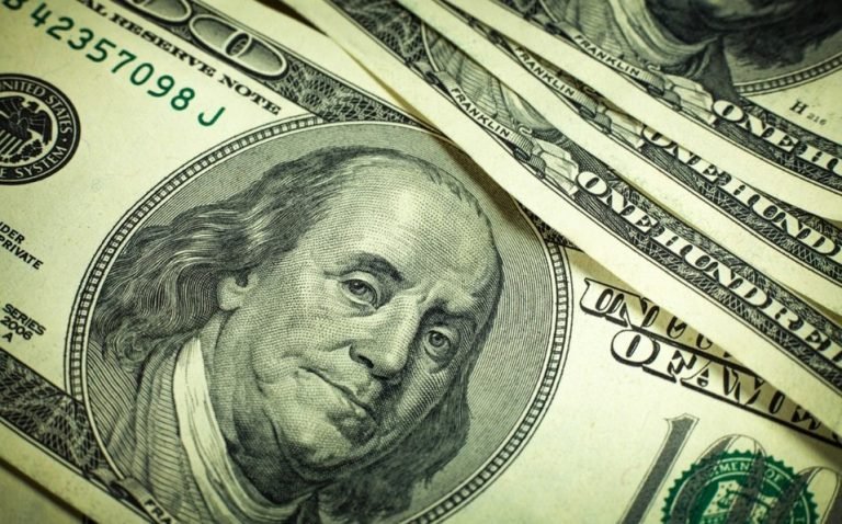 Precio del dólar hoy: Peso opera estable a la espera del anuncio de Banxico