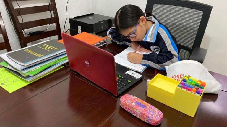 Dificultades técnicas en el primer día de clases por tv