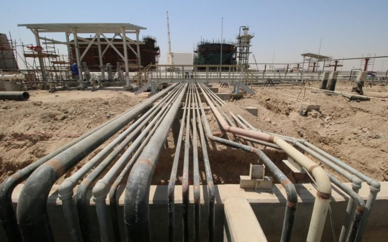 Petróleo baja ante alza de inventarios en EU; se encienden temores de exceso de oferta