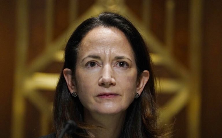 Jefa de Inteligencia, primera funcionaria de Biden ratificada por el Senado de EU