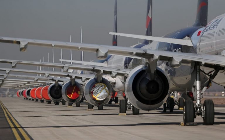 Regreso a restricciones de viajes atenta contra recuperación: industria aérea