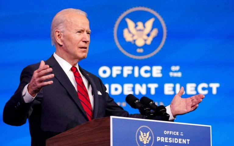 Biden busca que IP y gobierno de EU elaboren vacunas anticovid