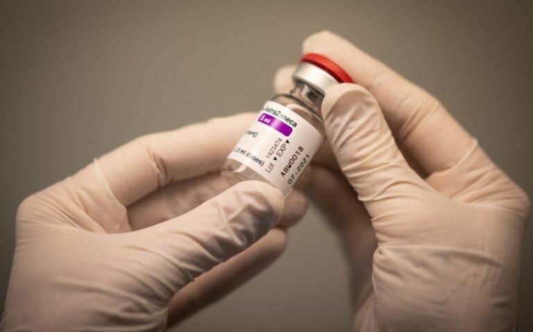 La vacuna anticovid de AstraZeneca cambia de nombre