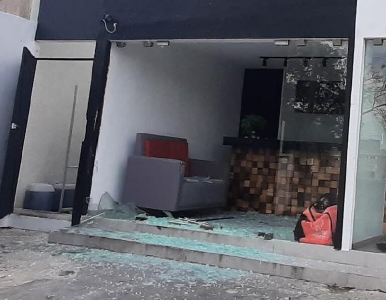Aparatoso accidente en avenida de Mérida